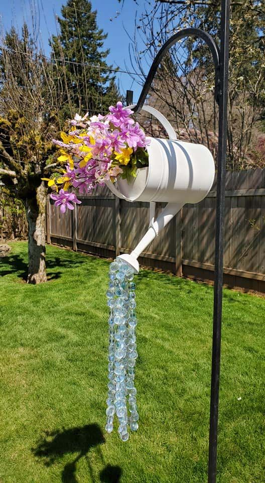 15 Awesome DIY Recycled Garden Art Projects | Taman